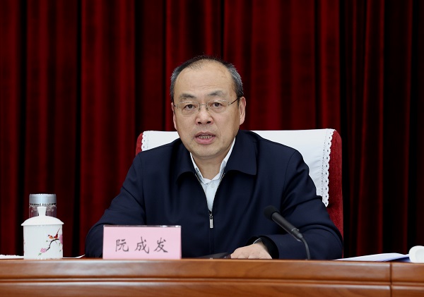 十届省委常委会221次会议在昆明召开2-600.jpg