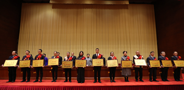 表彰大会11-1.jpg 表彰大会11-1.jpg