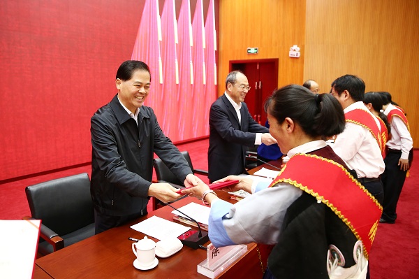建校70周年庆祝大会暨2020年秋季学期开学典礼2-600.jpg