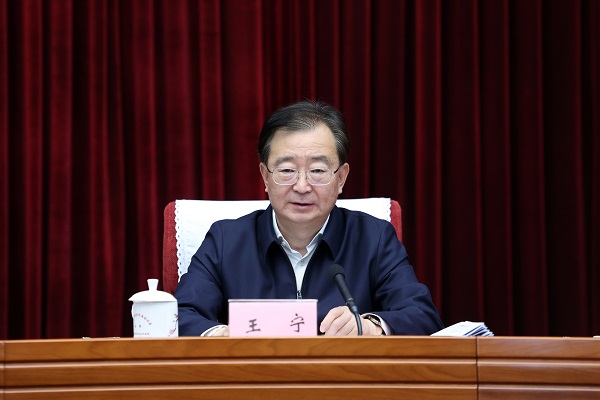 省委常委会2-600.jpg
