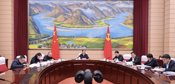王予波主持召开省政府党组会议、常务会议1.jpg
