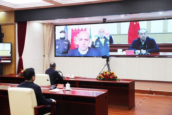 会见2.jpg 会见2.jpg