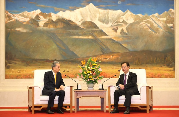 王宁会见日本前首相鸠山由纪夫2-600.jpg
