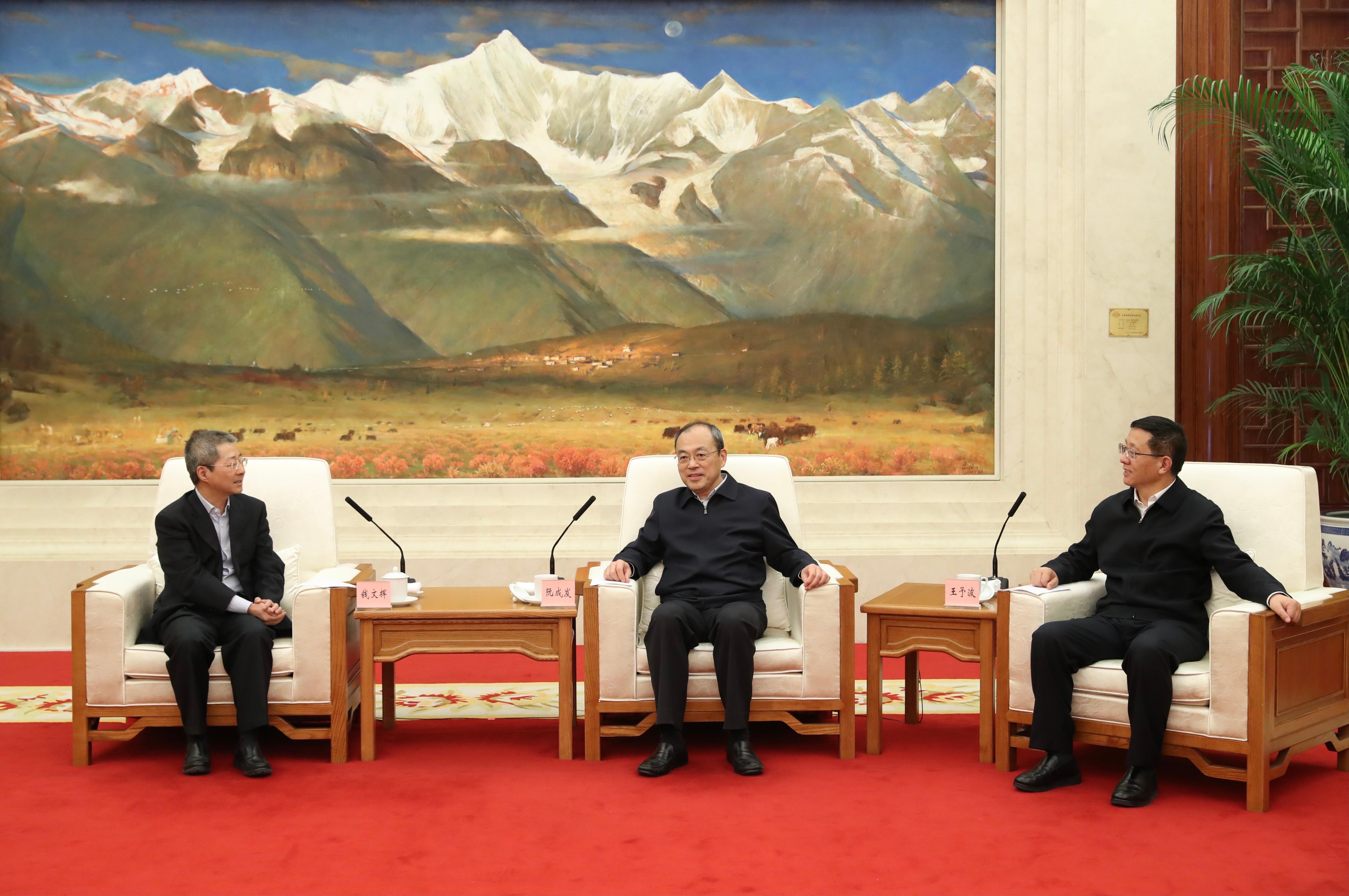 会见.jpg