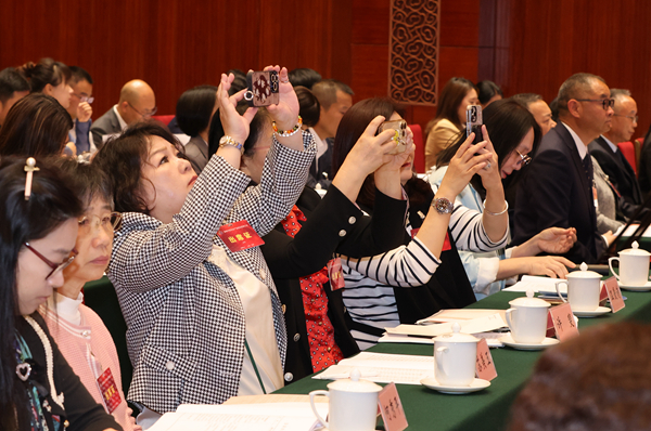 滇港中医药全产业链发展推介会(40331854)-20250412083525_副本.jpg