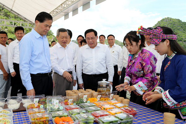 李强调研3.jpg 李强调研3.jpg