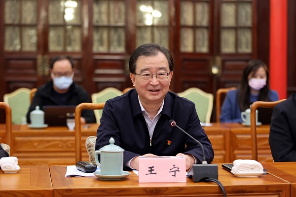 王宁与中央第七指导组组长程振山见面沟通3-600.jpg