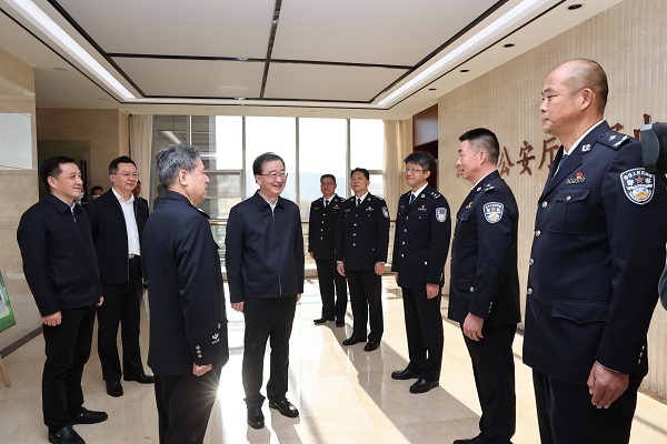 王宁在省公安厅调研2-600.jpg