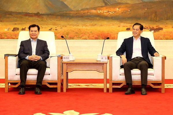 陈豪会见苏宁控股集团董事长张近东一行.JPG